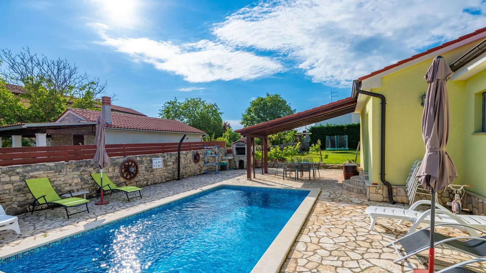 Σπίτι διακοπών Villa Roža, a beautiful villa with pool close to the beach Krmed Κροατία
