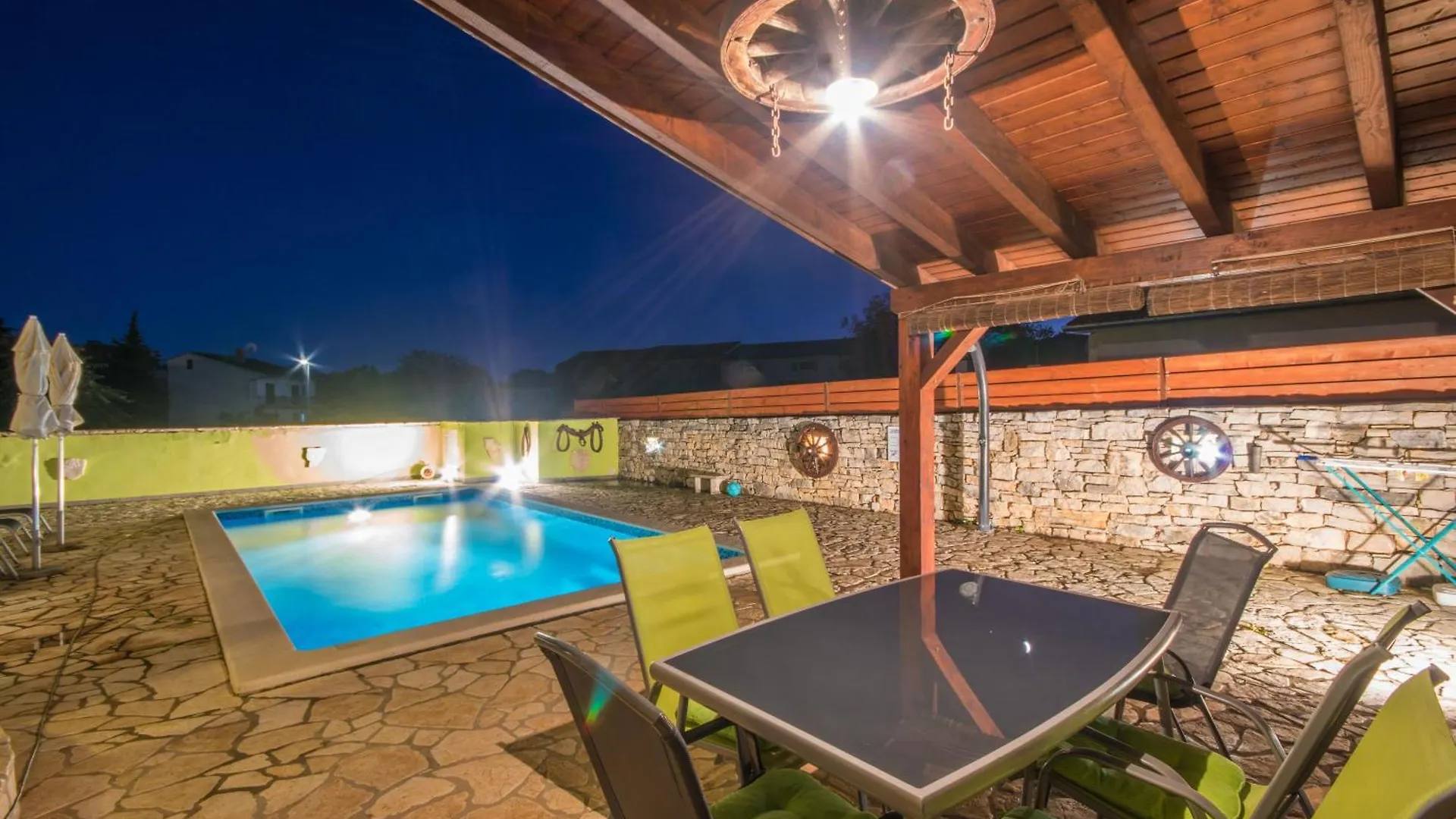 Villa Roža, a beautiful villa with pool close to the beach Krmed Σπίτι διακοπών