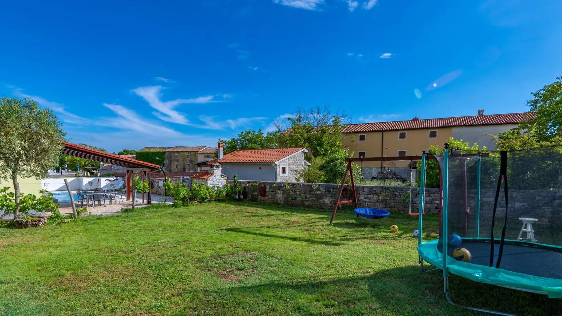 Villa Roža, a beautiful villa with pool close to the beach Krmed